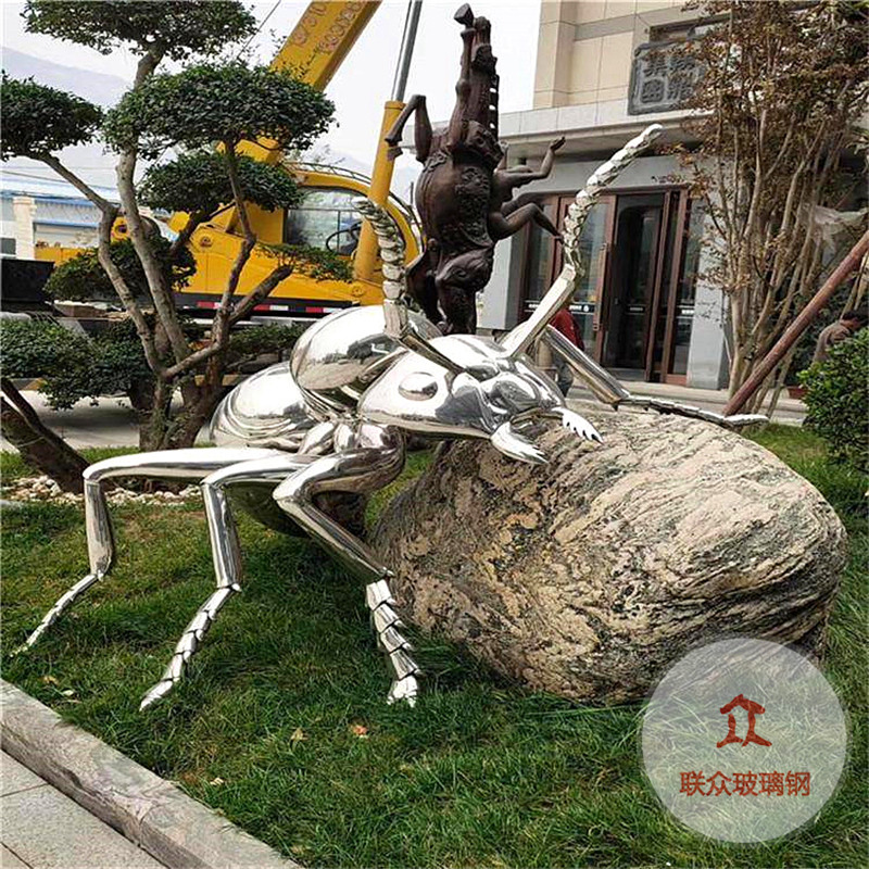 大型不銹鋼鏡面雕塑鹿月亮魔方圓環(huán)鏤空球浪花魚地產(chǎn)水景景觀定制