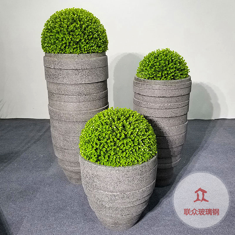 玻璃鋼花器時(shí)尚藝術(shù)裝飾山東煙臺(tái)商場(chǎng)