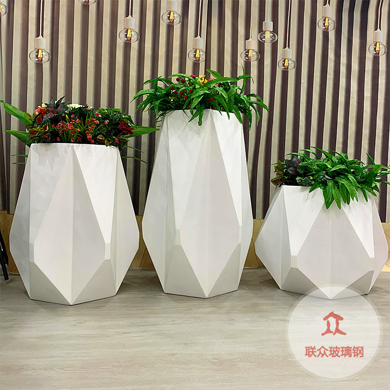 玻璃鋼商場(chǎng)座椅帶仿木紋花盆安徽合肥商場(chǎng)個(gè)性定制