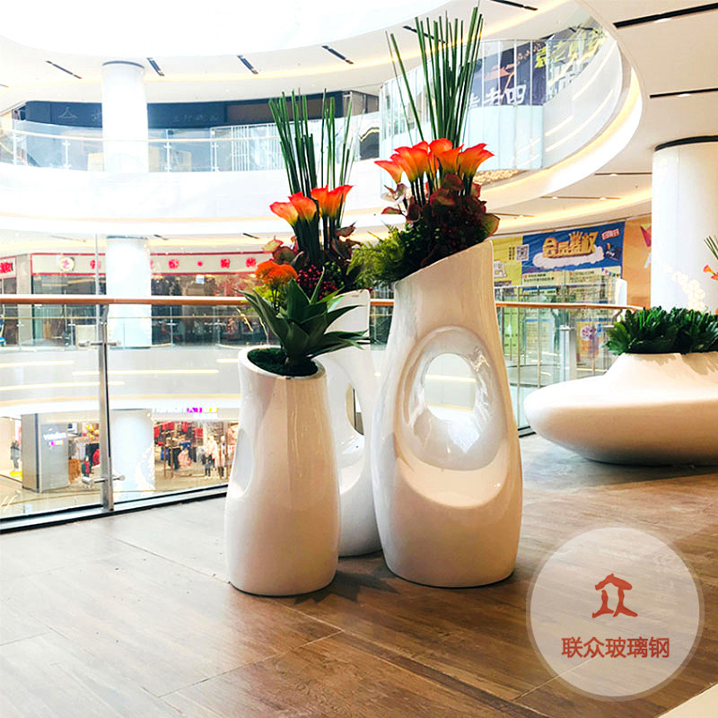 深圳玻璃鋼廠如何布置玻璃鋼花盆來(lái)吸引顧客的目光