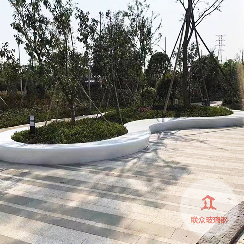 玻璃鋼環(huán)形座椅商場(chǎng)休閑椅戶(hù)外創(chuàng)意木紋防腐木樹(shù)池長(zhǎng)條坐凳廠(chǎng)家