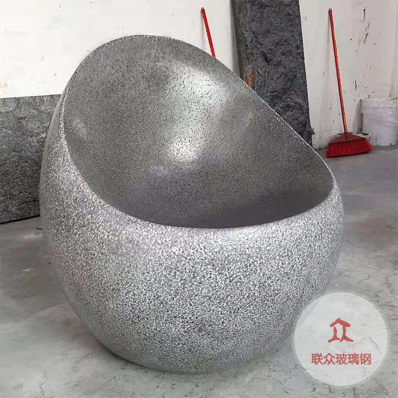 定制商場(chǎng)休閑座椅玻璃鋼白色麻花椅創(chuàng)意戶外公共區(qū)等候椅休息長(zhǎng)凳